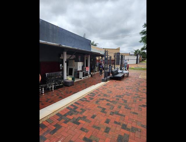 BUSINESS FOR SALE IN LAUDIUM